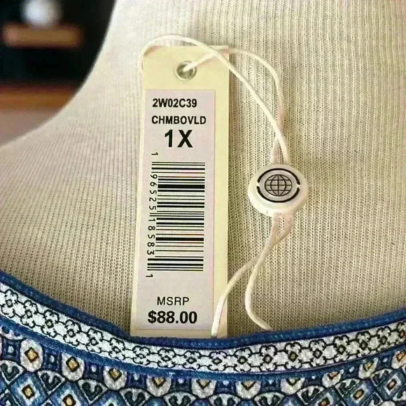 NWT Max Studio Women’s plus size crepe tie front blouse. Size 1 X - Picture 8 of 11